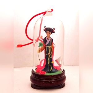 Vintage TanChun Miniature Chinese Geisha Figurine Sealed Mini 4" Glass Dome.